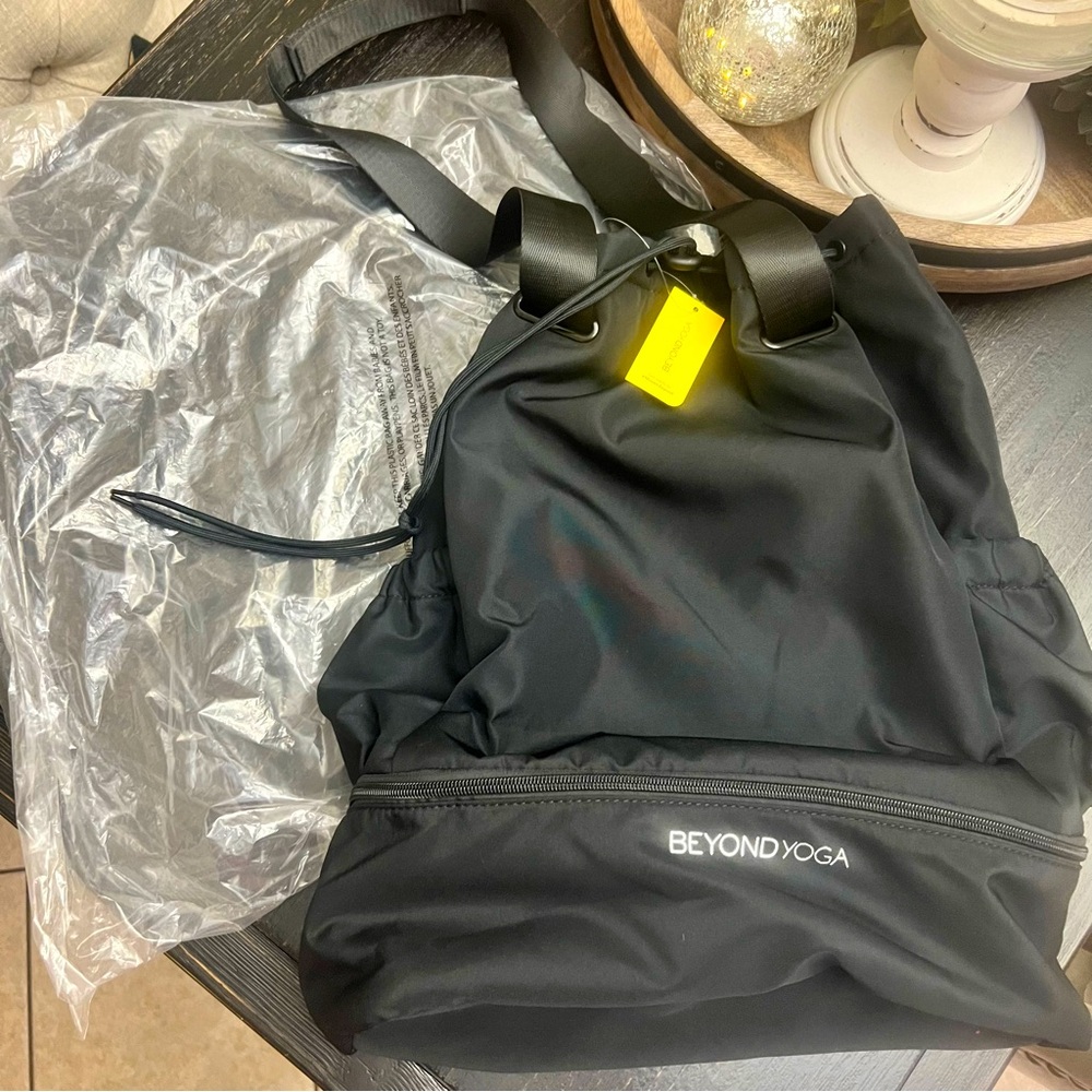 NWT Beyond Yoga Black Nylon Convertible Gym Bag/Backpack - Picture 3 of 11